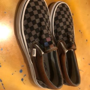 VANS off the wall canvas shoes. Mens 7 or womens 8.5. Very good condition